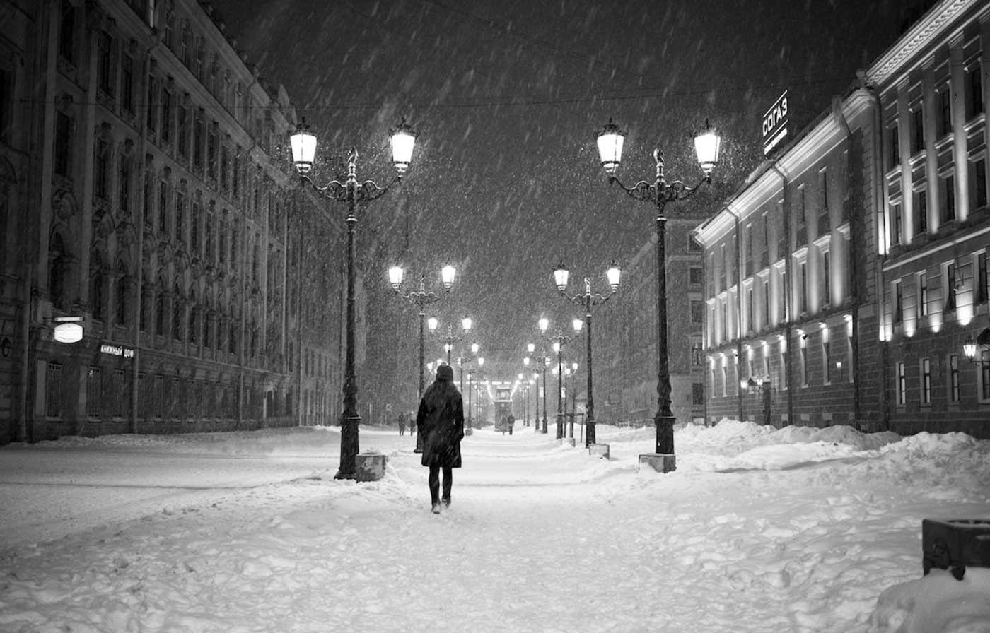 Snowstorm in Moscow at night