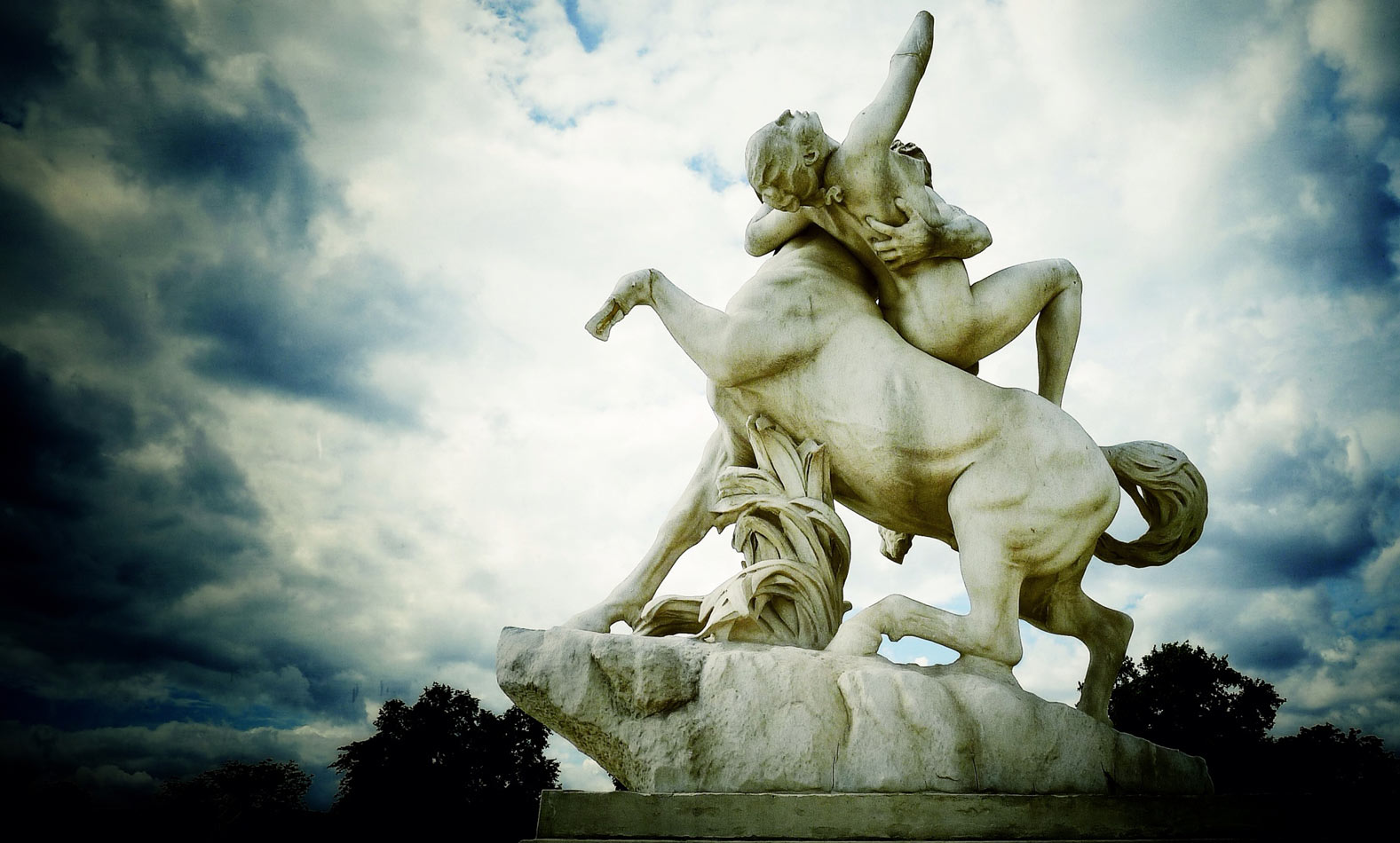 Le Centaure Nessus enlevant Dejanire Le Centaure Nessus enlevant Dejanire